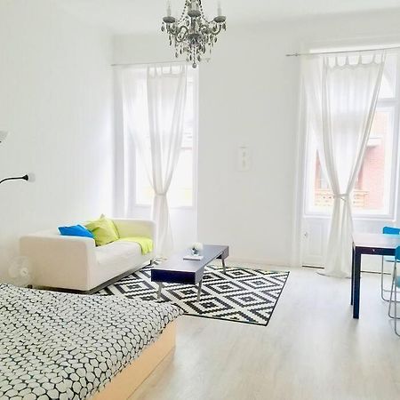 Bright And Cozy - City Center Apt Budapest Kültér fotó
